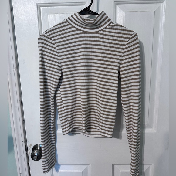 American Eagle Outfitters Tops - American Eagle mock neck long sleeve shirt